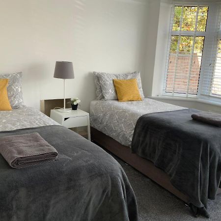 4 Bedroom House By Your Stay Solutions Short Lets & Serviced Accommodation Southampton With Terrace & Garden Εξωτερικό φωτογραφία