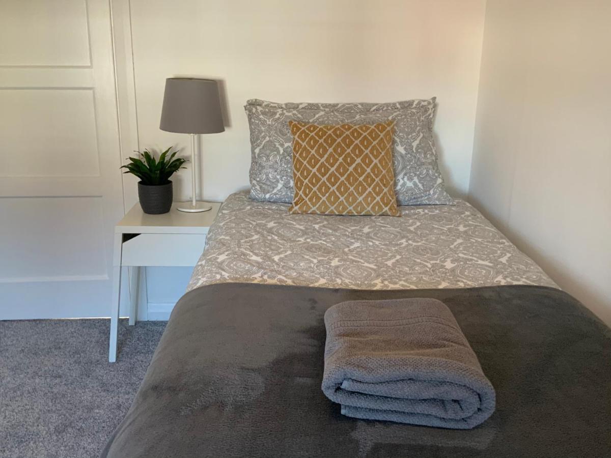 4 Bedroom House By Your Stay Solutions Short Lets & Serviced Accommodation Southampton With Terrace & Garden Εξωτερικό φωτογραφία
