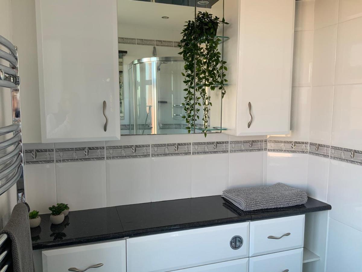4 Bedroom House By Your Stay Solutions Short Lets & Serviced Accommodation Southampton With Terrace & Garden Εξωτερικό φωτογραφία