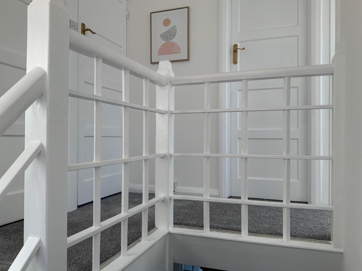 4 Bedroom House By Your Stay Solutions Short Lets & Serviced Accommodation Southampton With Terrace & Garden Εξωτερικό φωτογραφία