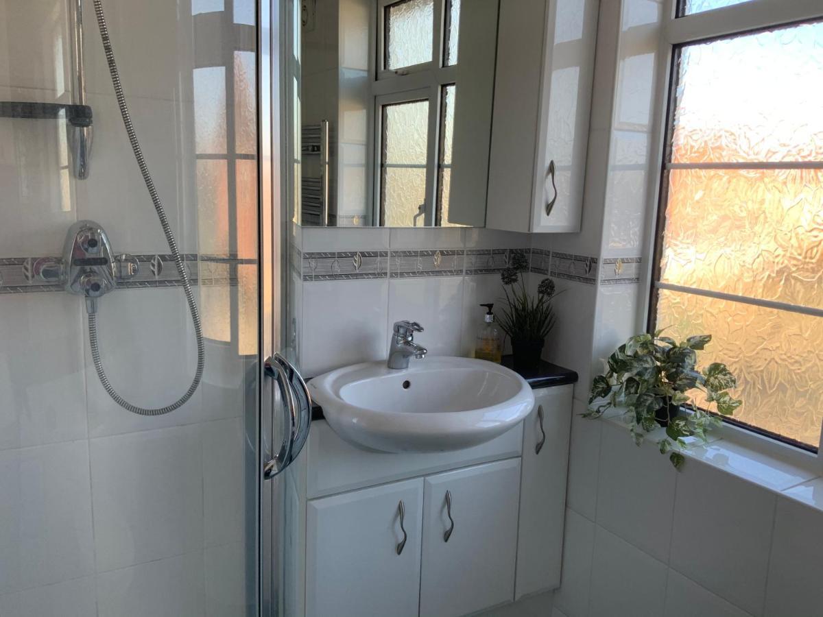 4 Bedroom House By Your Stay Solutions Short Lets & Serviced Accommodation Southampton With Terrace & Garden Εξωτερικό φωτογραφία