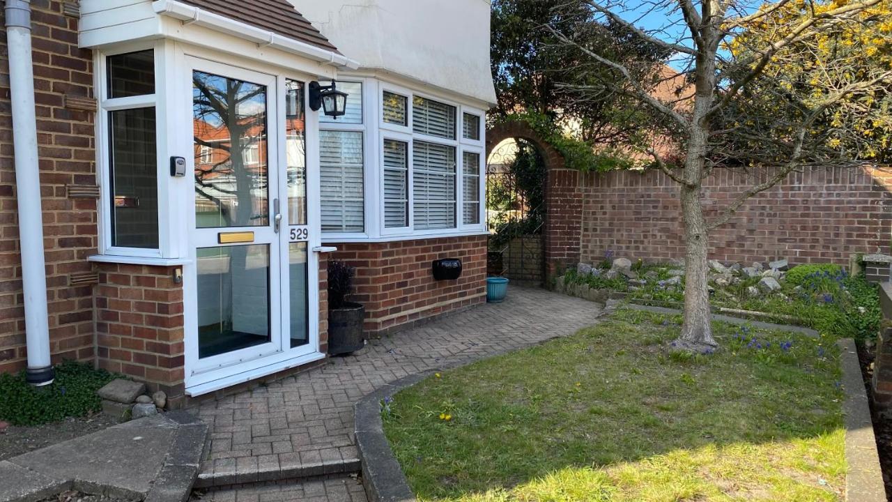 4 Bedroom House By Your Stay Solutions Short Lets & Serviced Accommodation Southampton With Terrace & Garden Εξωτερικό φωτογραφία